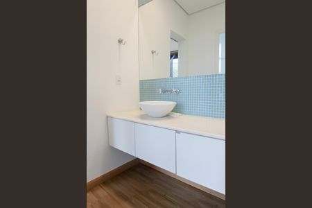 Casa à venda com 240m², 3 quartos e 4 vagas Casa à venda com 240m², 3 quartos e 4 vagasbanheiro semi suite 1 e 2