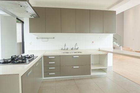 Casa à venda com 240m², 3 quartos e 4 vagas Casa à venda com 240m², 3 quartos e 4 vagasCozinha