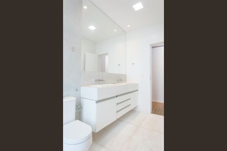 Casa à venda com 240m², 3 quartos e 4 vagas Casa à venda com 240m², 3 quartos e 4 vagasBanheiro da Suíte