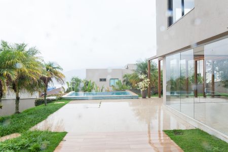 Casa à venda com 240m², 3 quartos e 4 vagas Casa à venda com 240m², 3 quartos e 4 vagasPiscina