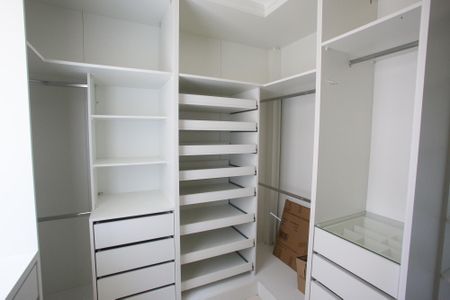 Apartamento à venda com 125m², 3 quartos e 2 vagasCloset da Suíte 1
