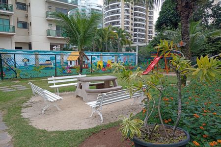 Apartamento à venda com 98m², 3 quartos e 2 vagasÁrea comum - Playground