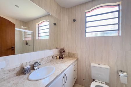 Casa para alugar com 275m², 4 quartos e 3 vagas Casa para alugar com 275m², 4 quartos e 3 vagasBanheiro