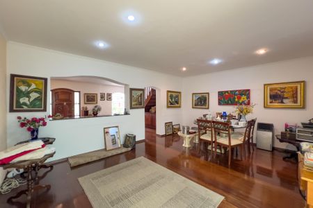 Casa para alugar com 275m², 4 quartos e 3 vagas Casa para alugar com 275m², 4 quartos e 3 vagasSala