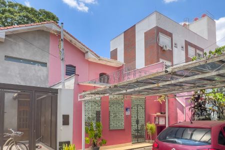 Casa para alugar com 275m², 4 quartos e 3 vagas Casa para alugar com 275m², 4 quartos e 3 vagasFachada