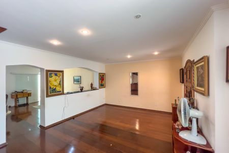 Casa para alugar com 275m², 4 quartos e 3 vagas Casa para alugar com 275m², 4 quartos e 3 vagasSala