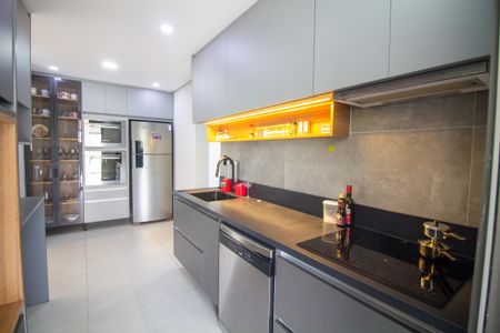 Apartamento à venda com 143m², 3 quartos e 2 vagas Apartamento à venda com 143m², 3 quartos e 2 vagasCozinha