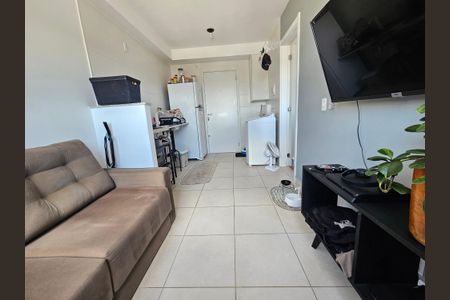 Sala/Cozinha de kitnet/studio para alugar com 1 quarto, 26m² em Parque Maria Helena, São Paulo