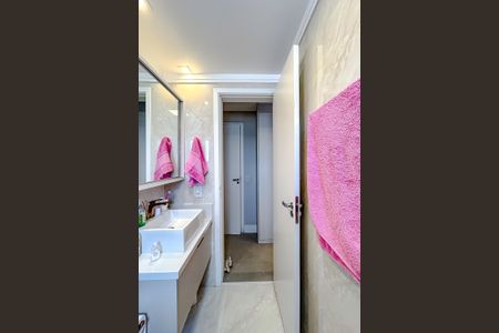 Apartamento à venda com 79m², 2 quartos e 2 vagasBanheiro da Suíte