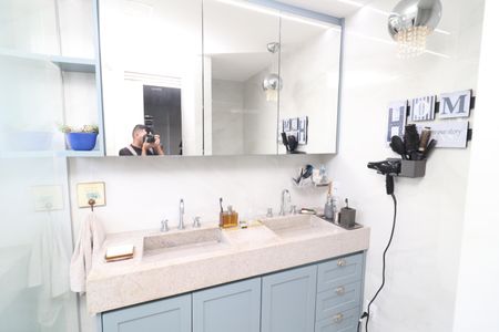 Apartamento à venda com 235m², 4 quartos e 2 vagasBanheiro da Suíte