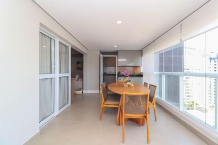 Apartamento à venda com 85m², 2 quartos e 3 vagasVaranda