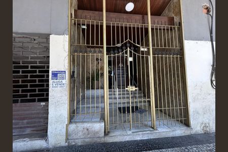 Apartamento para alugar com 70m², 2 quartos e 1 vagaFachada + plaquinha