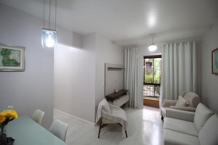 Sala de apartamento à venda com 2 quartos, 58m² em Jardim Carvalho, Porto Alegre