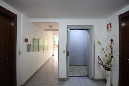 Apartamento à venda com 58m², 2 quartos e sem vagaCorredor