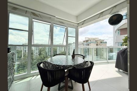 Apartamento à venda com 4 quartos, 212m² em Jardim Morumbi, São Paulo