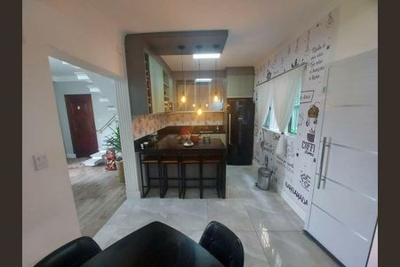 Casa à venda com 3 quartos, 117m² em Vila Matilde, São Paulo