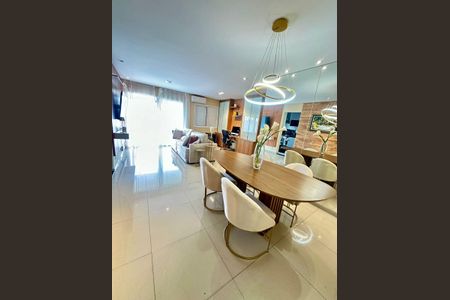 Apartamento à venda com 81m², 2 quartos e 2 vagasSala