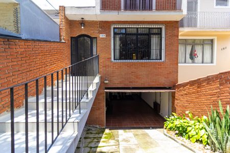 Casa à venda com 175m², 4 quartos e 3 vagas Casa à venda com 175m², 4 quartos e 3 vagasFachada interna