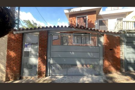 Casa à venda com 175m², 4 quartos e 3 vagas Casa à venda com 175m², 4 quartos e 3 vagasFachada externa