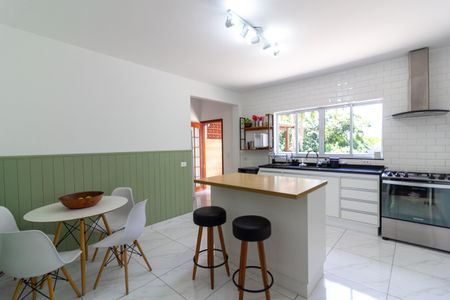 Casa à venda com 175m², 4 quartos e 3 vagas Casa à venda com 175m², 4 quartos e 3 vagasCozinha