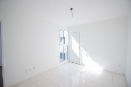 Sala de apartamento para alugar com 2 quartos, 42m² em Caiapos, Contagem