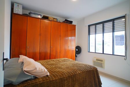 Quarto  de apartamento à venda com 1 quarto, 73m² em Jardim Itu, Porto Alegre