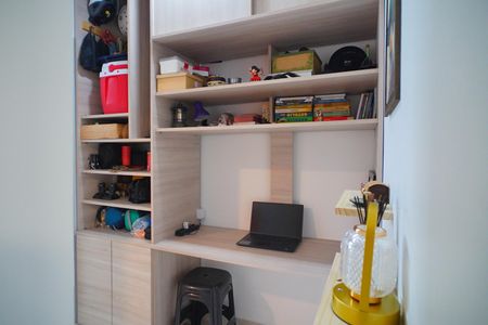 Corredor  de apartamento à venda com 1 quarto, 73m² em Jardim Itu, Porto Alegre