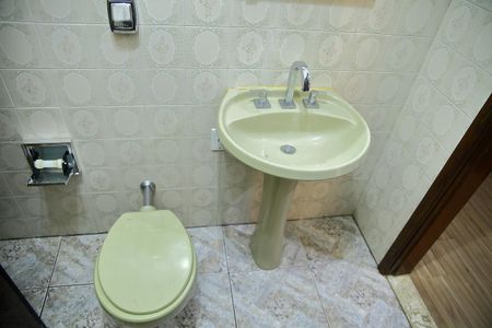 Casa para alugar com 220m², 3 quartos e 3 vagasBanheiro Social 