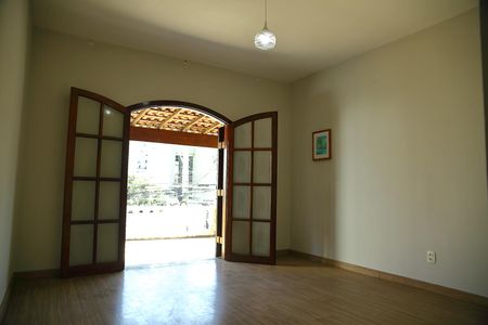 Casa para alugar com 220m², 3 quartos e 3 vagasSuíte 