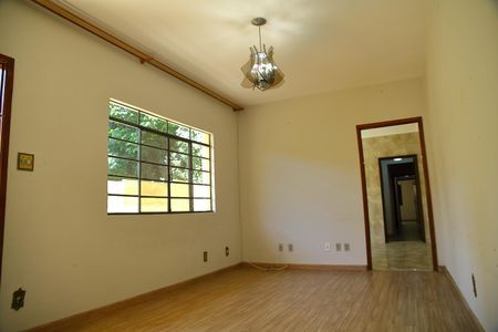 Casa para alugar com 220m², 3 quartos e 3 vagasSala