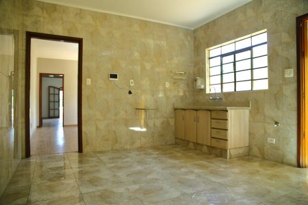 Casa para alugar com 220m², 3 quartos e 3 vagasCozinha 