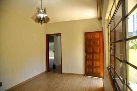 Casa para alugar com 220m², 3 quartos e 3 vagasSala