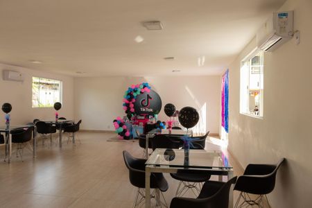 Apartamento para alugar com 40m², 2 quartos e 1 vagaÁrea comum - Salão de festas