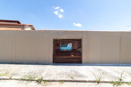 Casa à venda com 313m², 4 quartos e 2 vagas Casa à venda com 313m², 4 quartos e 2 vagasFachada da casa 02