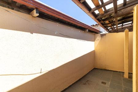 Casa à venda com 313m², 4 quartos e 2 vagas Casa à venda com 313m², 4 quartos e 2 vagasQuintal da Casa 01