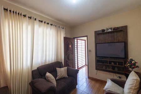 Casa à venda com 313m², 4 quartos e 2 vagas Casa à venda com 313m², 4 quartos e 2 vagasSala da Casa 01