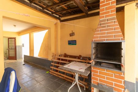 Casa à venda com 313m², 4 quartos e 2 vagas Casa à venda com 313m², 4 quartos e 2 vagasChurrasqueira da Casa 01