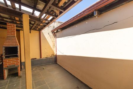 Casa à venda com 313m², 4 quartos e 2 vagas Casa à venda com 313m², 4 quartos e 2 vagasQuintal da Casa 01