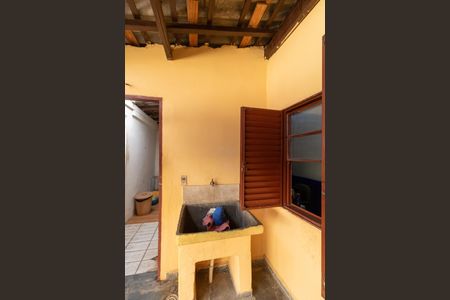 Casa à venda com 313m², 4 quartos e 2 vagas Casa à venda com 313m², 4 quartos e 2 vagasÁrea de serviço da Casa 01