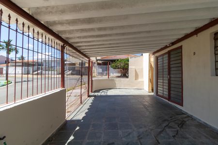 Casa à venda com 313m², 4 quartos e 2 vagas Casa à venda com 313m², 4 quartos e 2 vagasGaragem da Casa 01