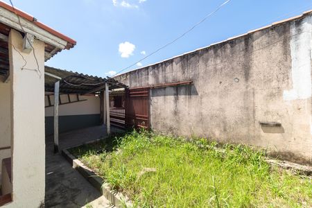 Casa à venda com 313m², 4 quartos e 2 vagas Casa à venda com 313m², 4 quartos e 2 vagasQuintal da casa 02