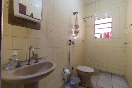 Casa à venda com 313m², 4 quartos e 2 vagas Casa à venda com 313m², 4 quartos e 2 vagasBanheiro da Casa 01