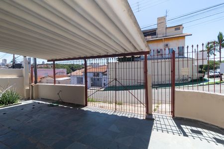 Casa à venda com 313m², 4 quartos e 2 vagas Casa à venda com 313m², 4 quartos e 2 vagasGaragem da Casa 01