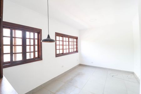 Casa para alugar com 60m², 2 quartos e 1 vaga