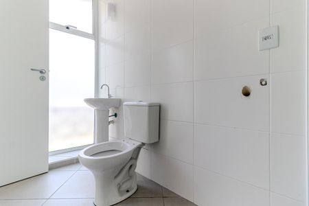 Banheiro de apartamento para alugar com 1 quarto, 23m² em República, São Paulo