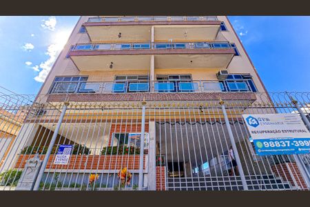 Apartamento à venda com 70m², 2 quartos e 1 vagaFachada do Prédio com placa