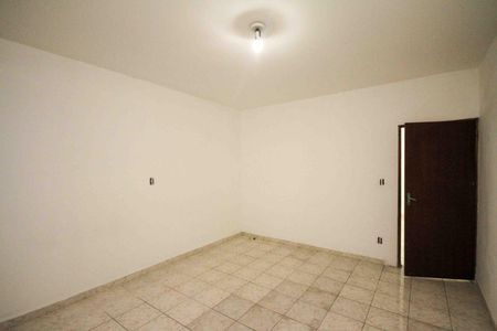 Casa para alugar com 100m², 2 quartos e 1 vagaQuarto