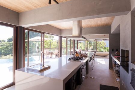 Casa de condomínio à venda com 465m², 4 quartos e 4 vagas Casa de condomínio à venda com 465m², 4 quartos e 4 vagasChurrasqueira