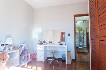 Casa de condomínio à venda com 465m², 4 quartos e 4 vagas Casa de condomínio à venda com 465m², 4 quartos e 4 vagasquarto 2