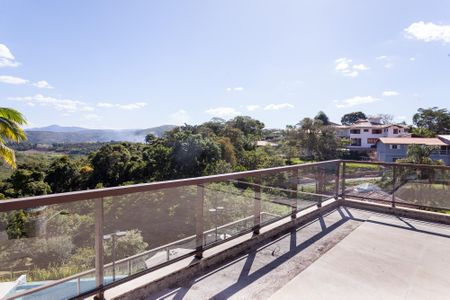 Casa de condomínio à venda com 465m², 4 quartos e 4 vagas Casa de condomínio à venda com 465m², 4 quartos e 4 vagasVaranda